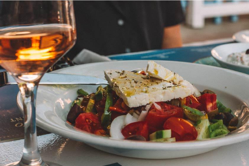 Aelia Luxury Suites 카르테라도스 외부 사진 Greek salad