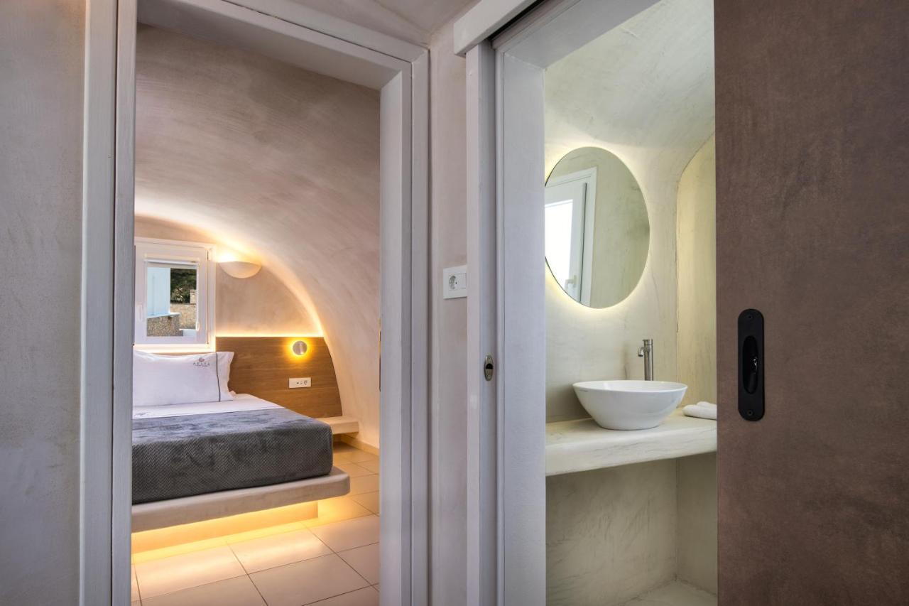 Aelia Luxury Suites 카르테라도스 외부 사진 A bathroom in a hotel