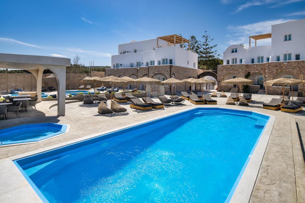 Aelia Luxury Suites 카르테라도스 외부 사진 The hotel's swimming pool