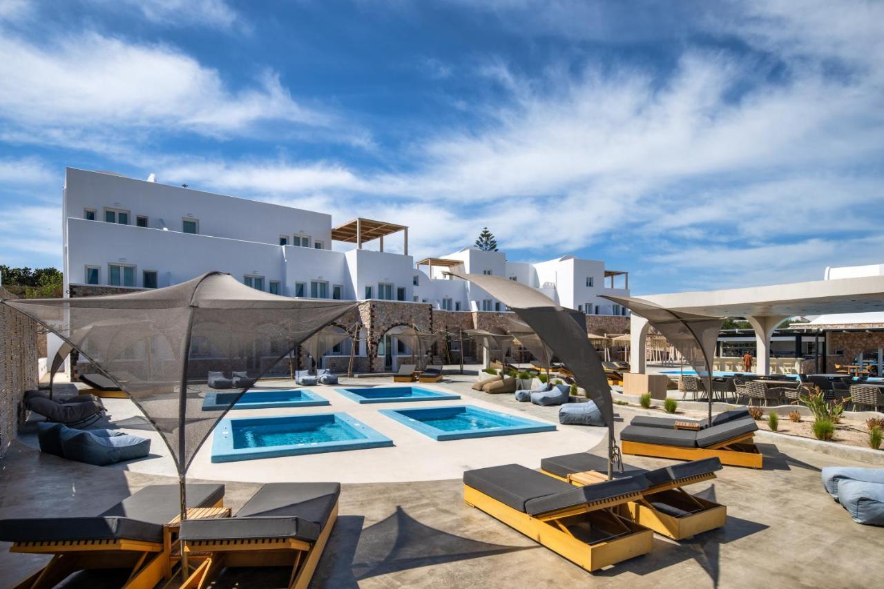 Aelia Luxury Suites 카르테라도스 외부 사진 The hotel's pool