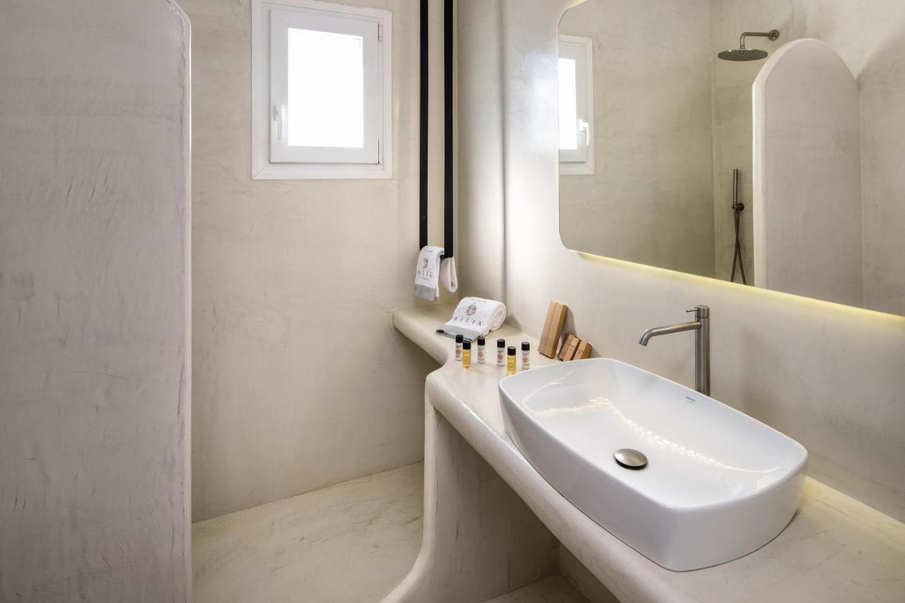 Aelia Luxury Suites 카르테라도스 외부 사진 Bathroom